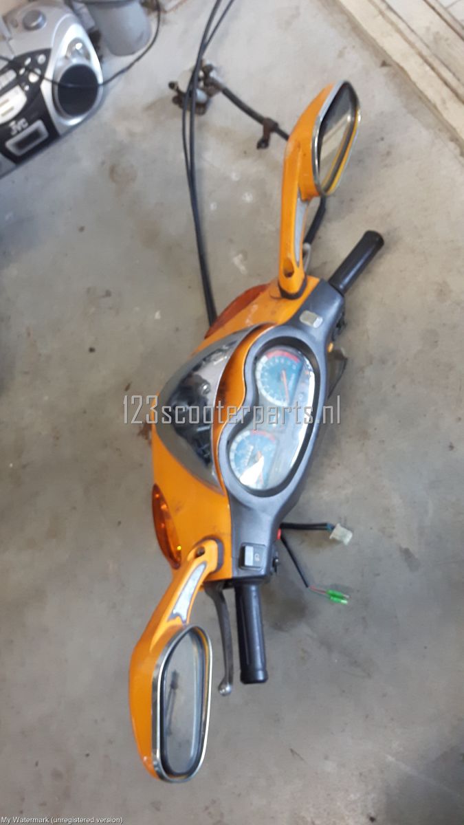 Complete Baotian 125cc scooter dashboard with mirrors counter