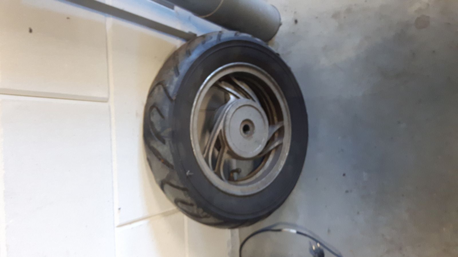 Peugeot V-clic rear wheel and tire