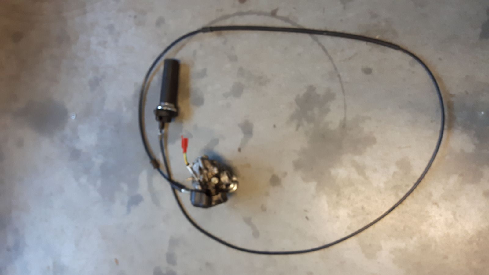 GY6 carburettor with throttle cable and handle