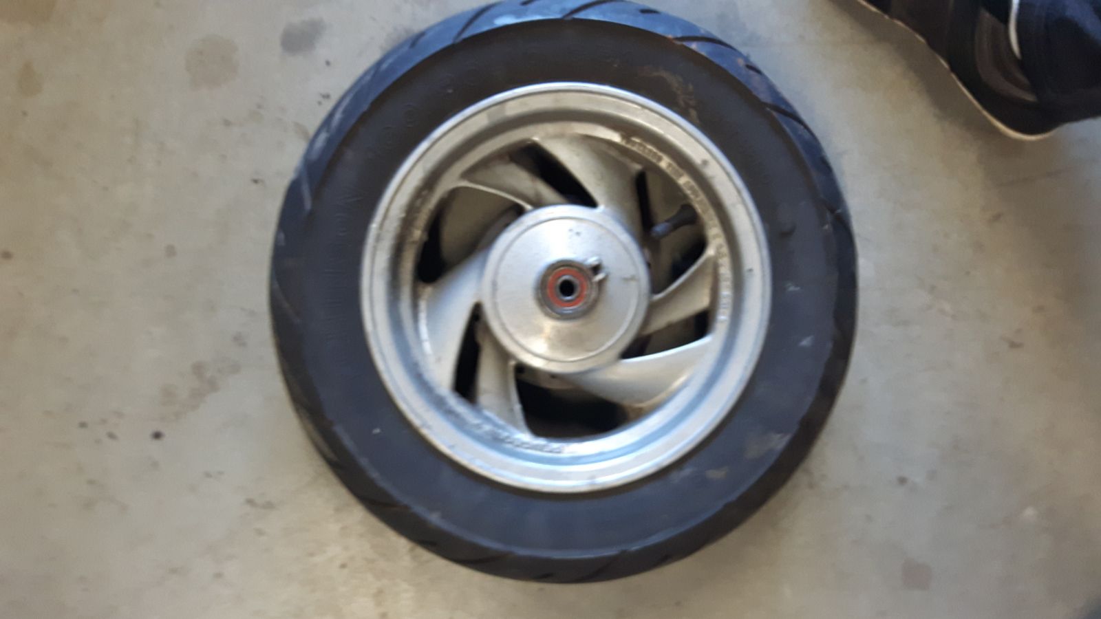 Peugeot Zenith Roller Rad mit Reifen und Bremsscheibe