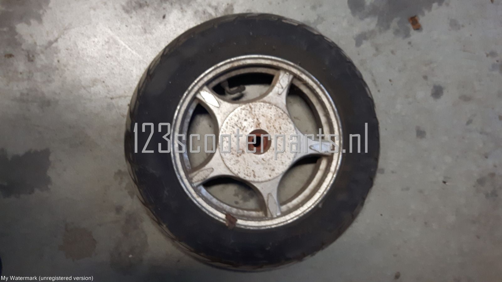 BENZHOU YY50QT-21 rear wheel and tire