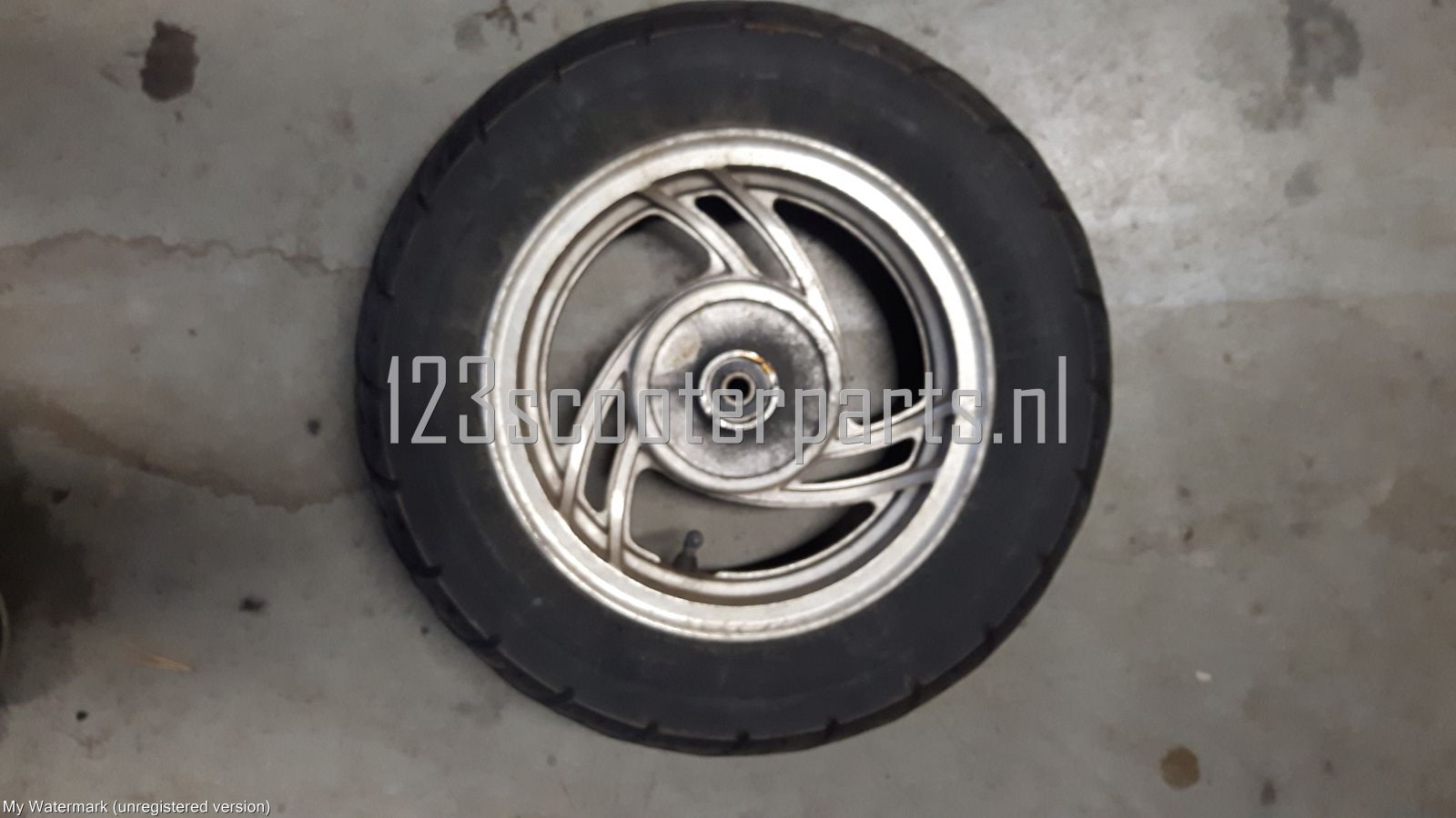Peugeot V-clic front wheel and tire
