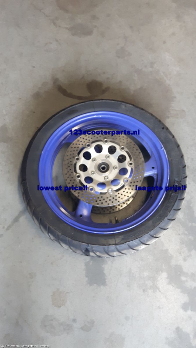 Suzuki GSX600F front wheel with brake discs and tire